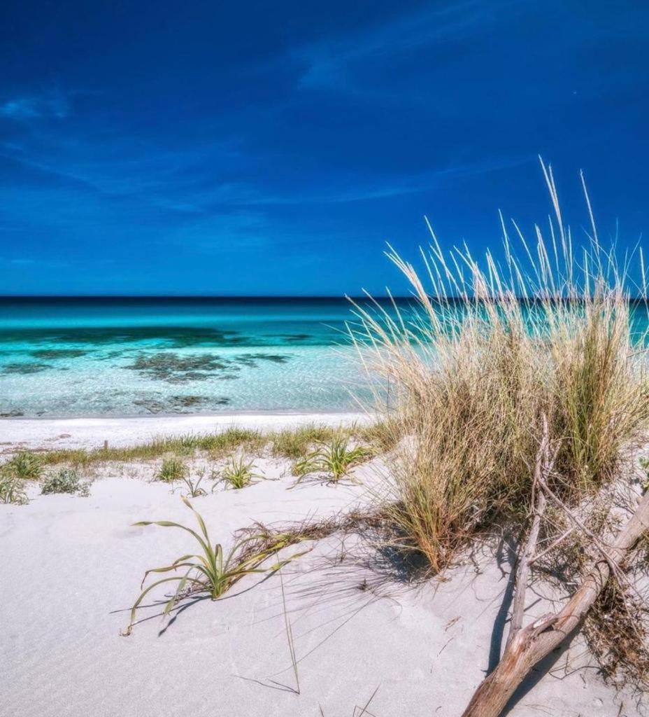 Апарт отель Le Residenze Blu Sardinia Ла-Калетта Экстерьер фото