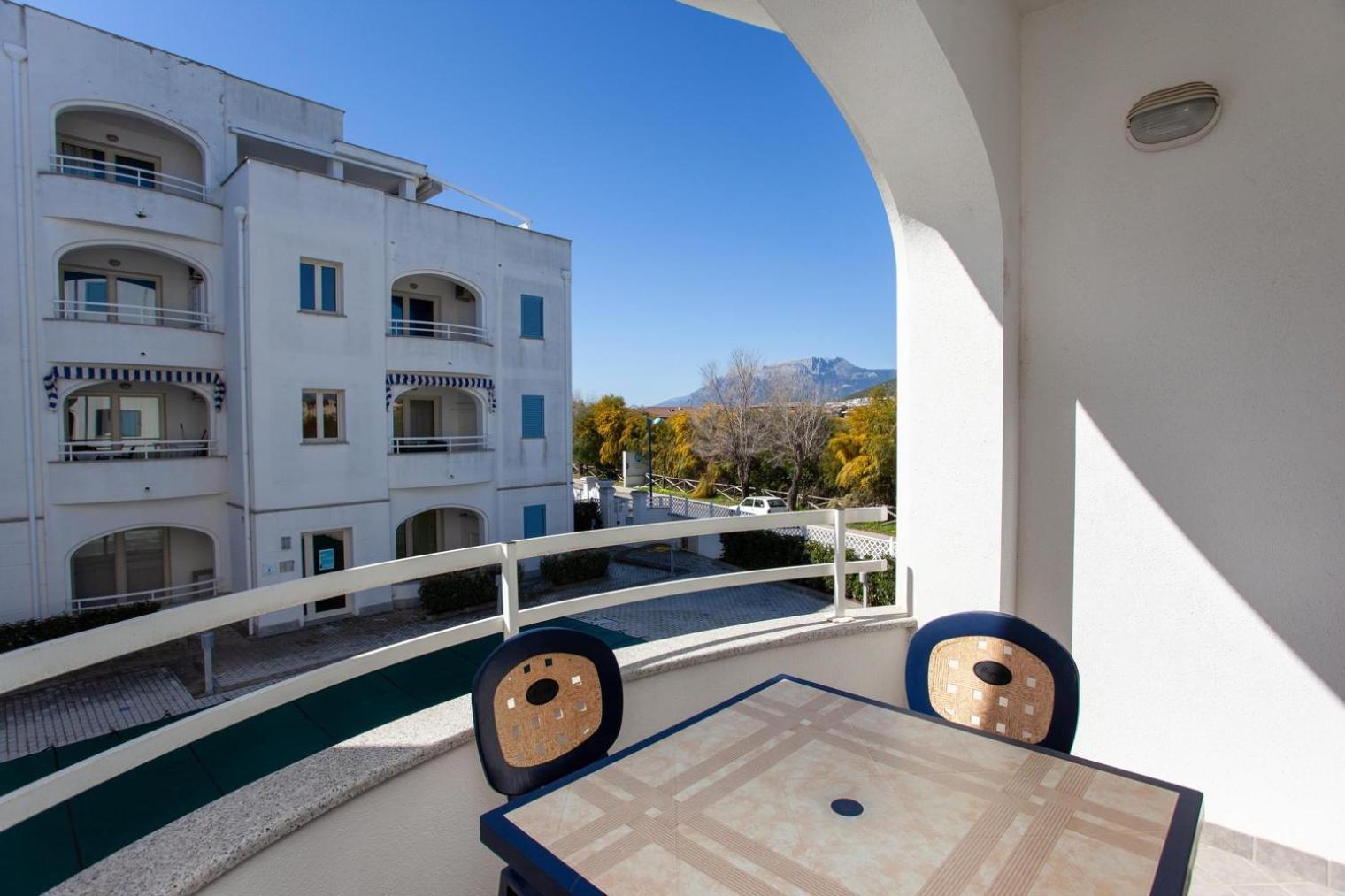 Апарт отель Le Residenze Blu Sardinia Ла-Калетта Экстерьер фото